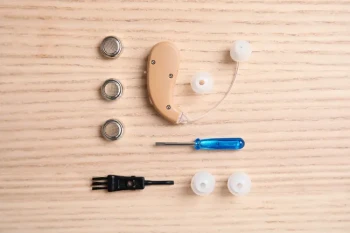Kit for cleaning hearing aids