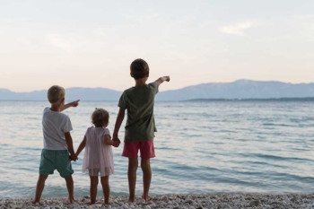 Children see things in the difference with depth perception.