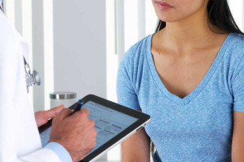 A woman asks questions about CEENTA