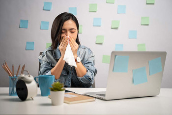 A woman thinks she has allergy symptoms