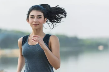 A woman runs while breathing through her nose