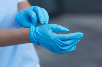 Safely removing gloves