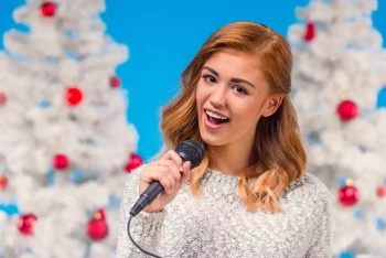 A teenage girl with a healthy voice sings at Christmas