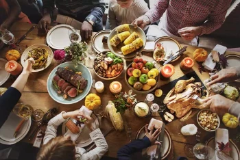 A Thanksgiving spread where people with diabetes eat.