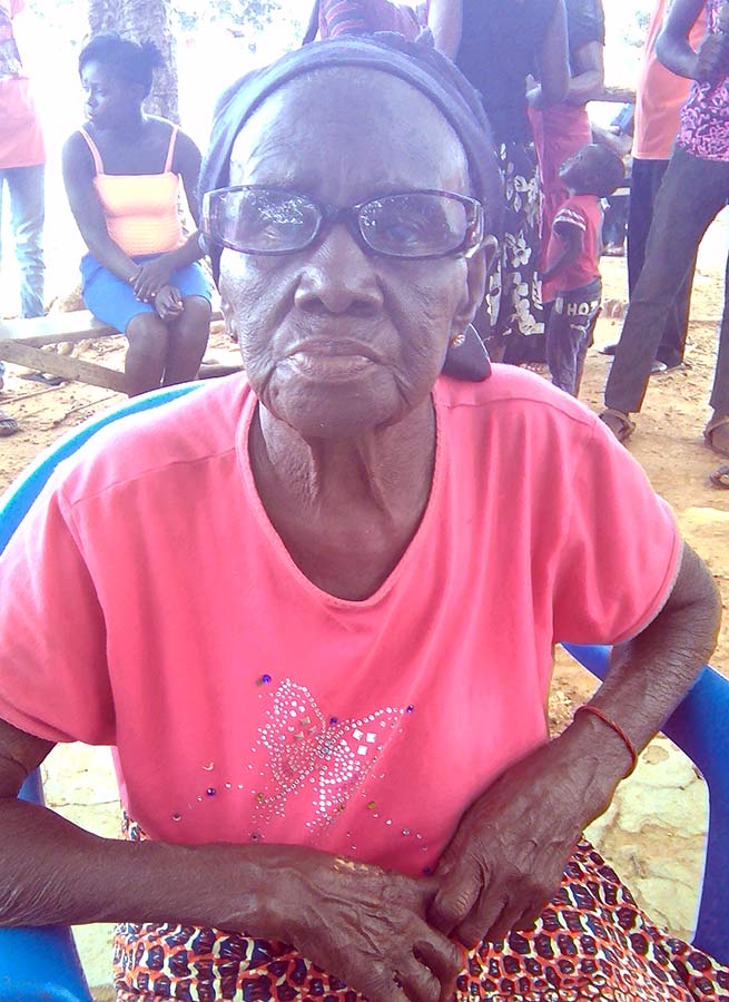 A woman who received glasses from Kwame Amanfoh