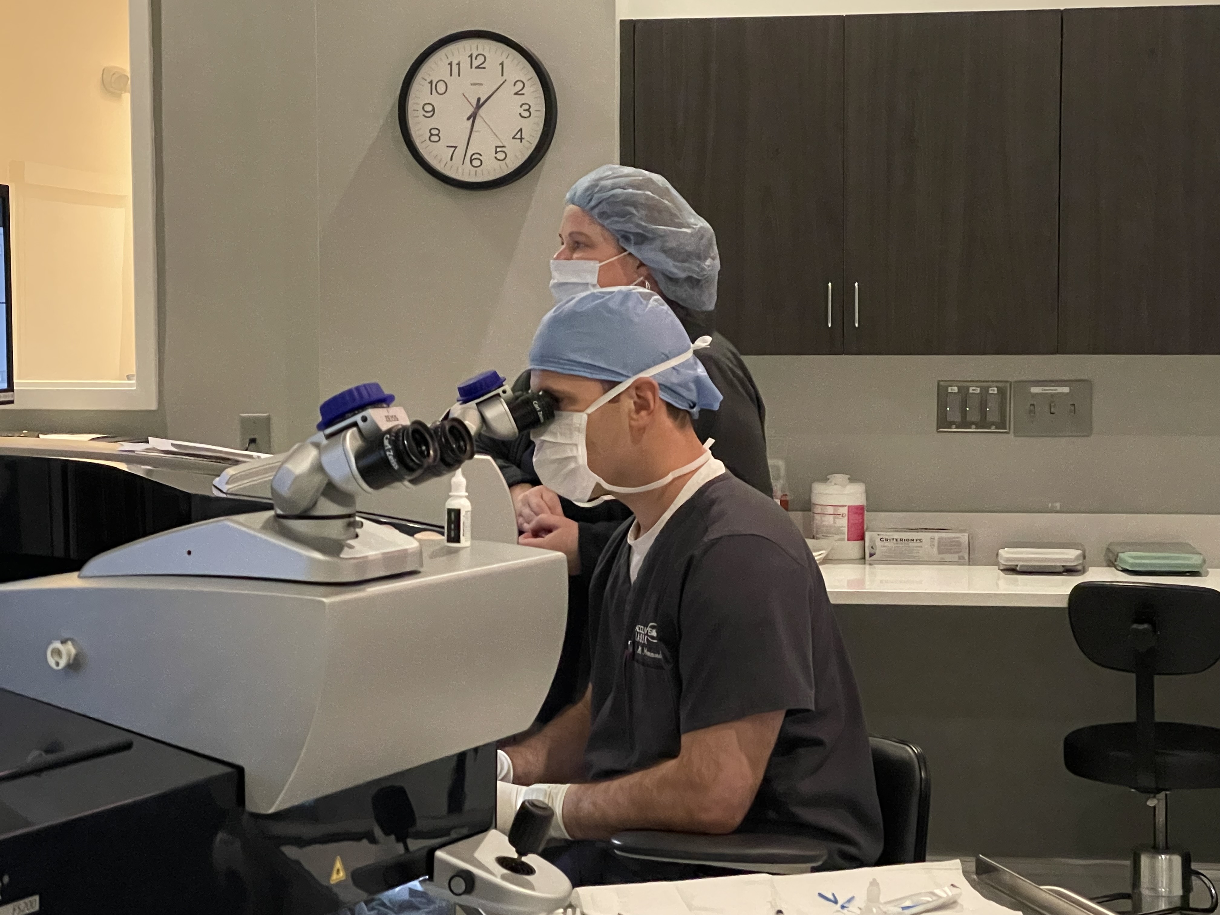 CEENTA LASIK surgeon William Hammonds, MD performing laser eye surgery